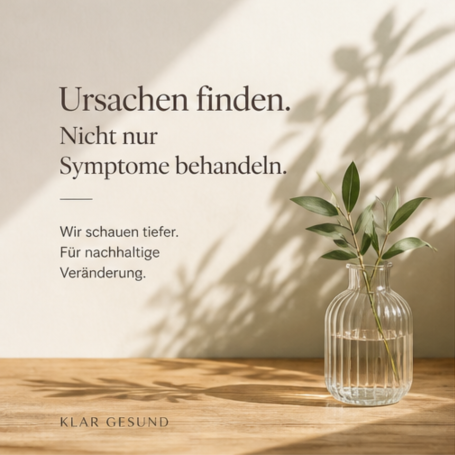 Text auf hellem Hintergrund mit einer Vase und Pflanze; Motto zur Gesundheitsförderung.